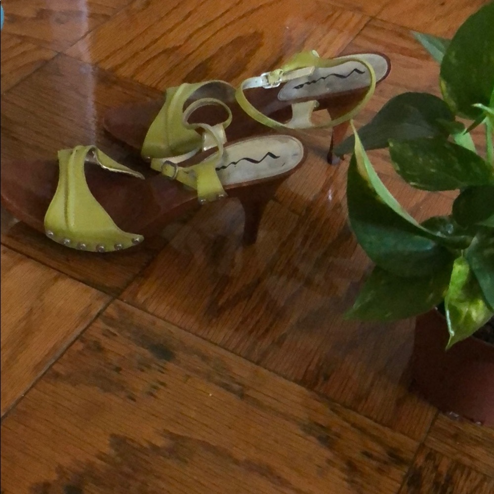 Heels - Picture 2 of 4